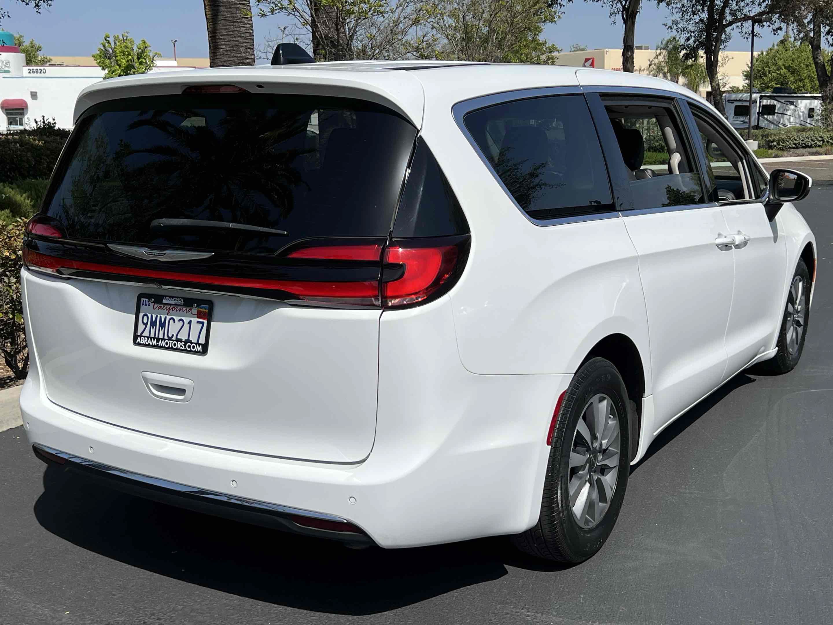 Used 2023 Chrysler Pacifica Touring-L FWD image 25