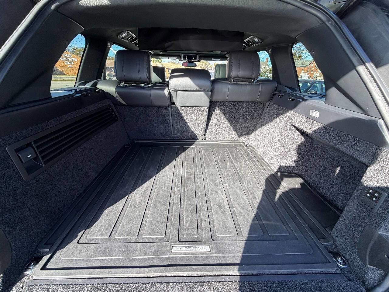 Used 2014 Land Rover Range Rover Supercharged image 38
