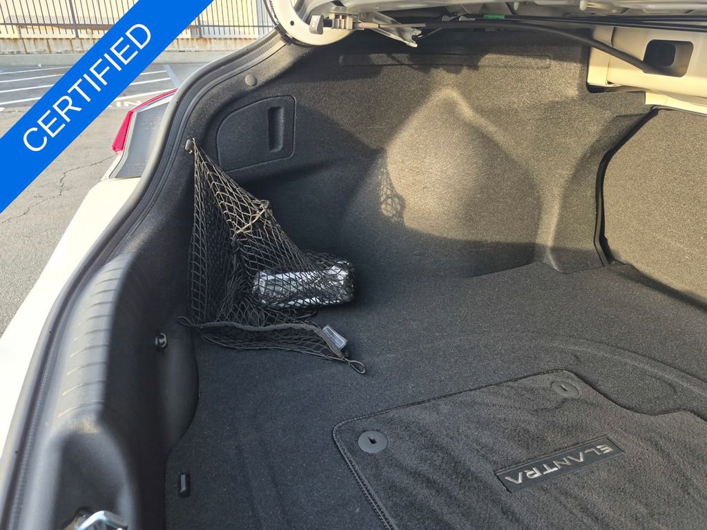 Used 2025 Hyundai Elantra SEL image 27