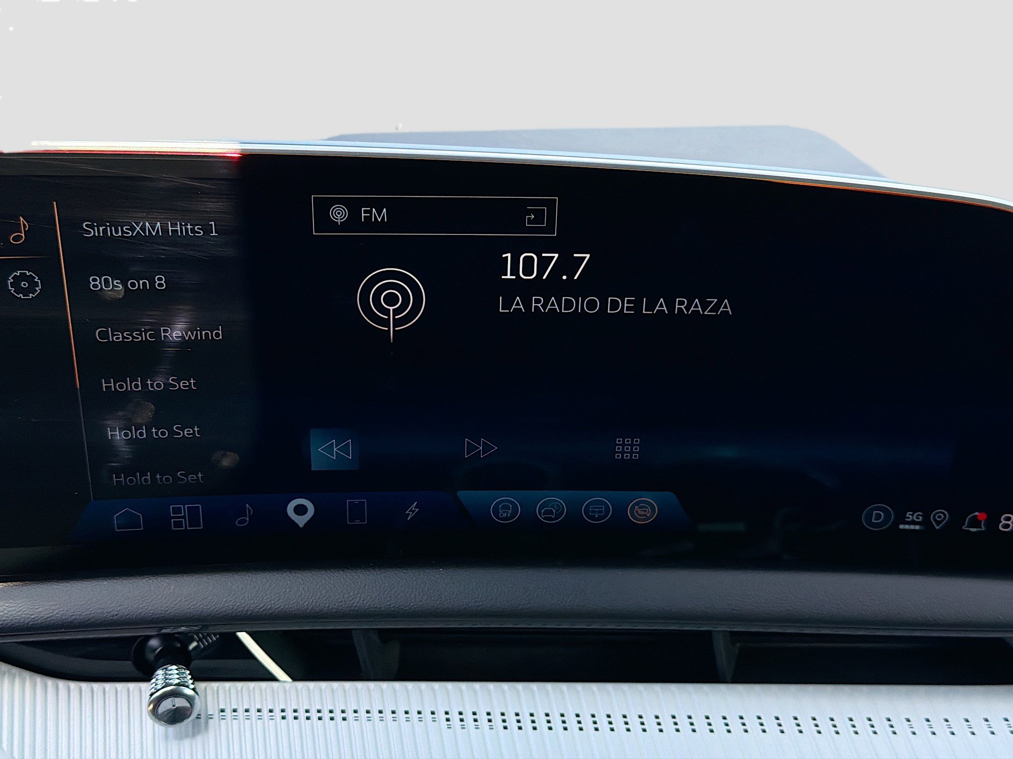 Used 2025 Cadillac Optiq Sport 1 image 31