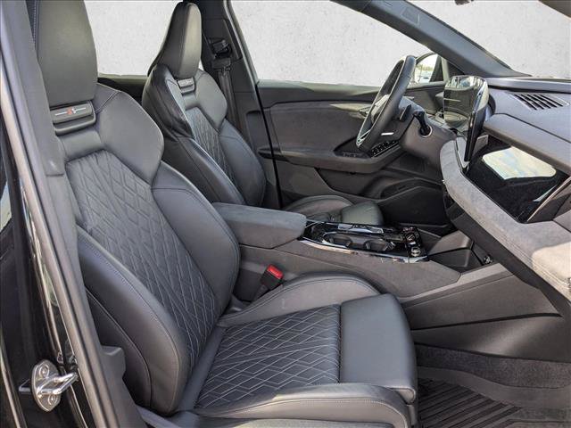 Used 2025 Audi SQ6 e-tron Premium Plus AWD/4WD image 17