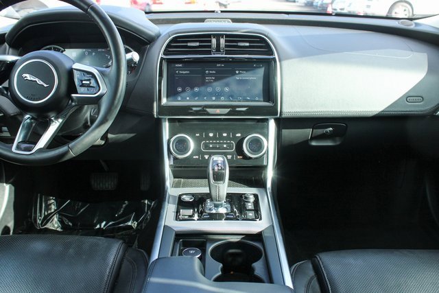 Used 2020 Jaguar XE S image 17