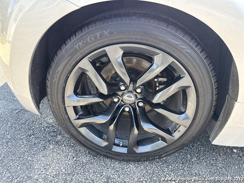 Used 2016 Nissan 370Z Coupe RWD image 10
