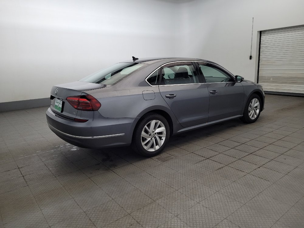 Used 2018 Volkswagen Passat 2.0T SE FWD image 10