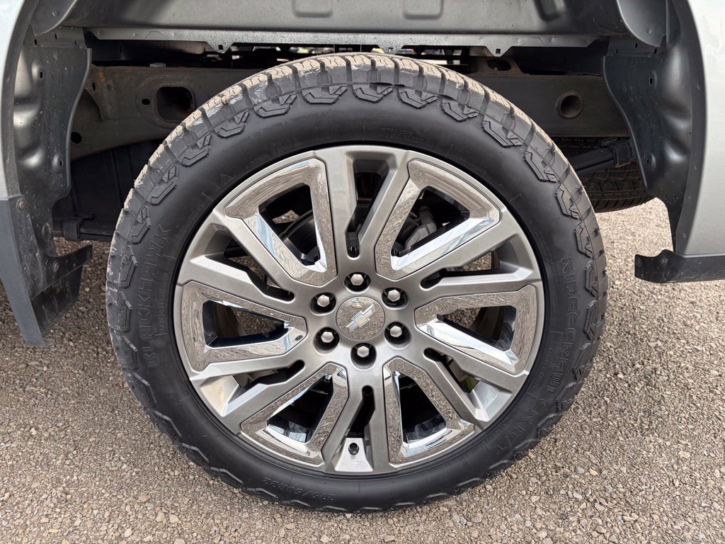Used 2025 Chevrolet Silverado 1500 LT AWD/4WD image 7
