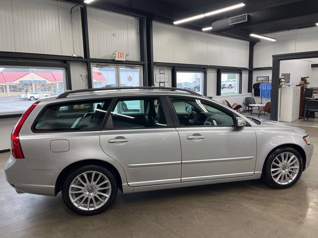 Used 2011 Volvo V50 T5 w/ Preferred Pkg FWD image 20