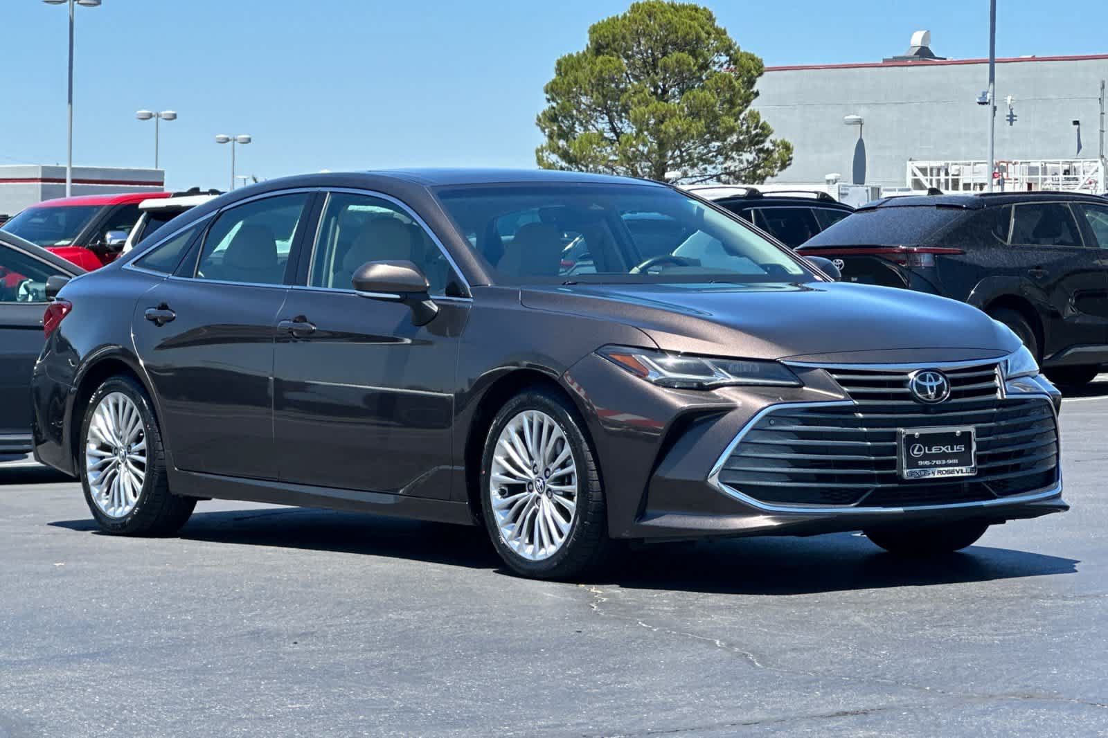 Used 2020 Toyota Avalon Limited w/ Advanced Safety Package FWD image 5