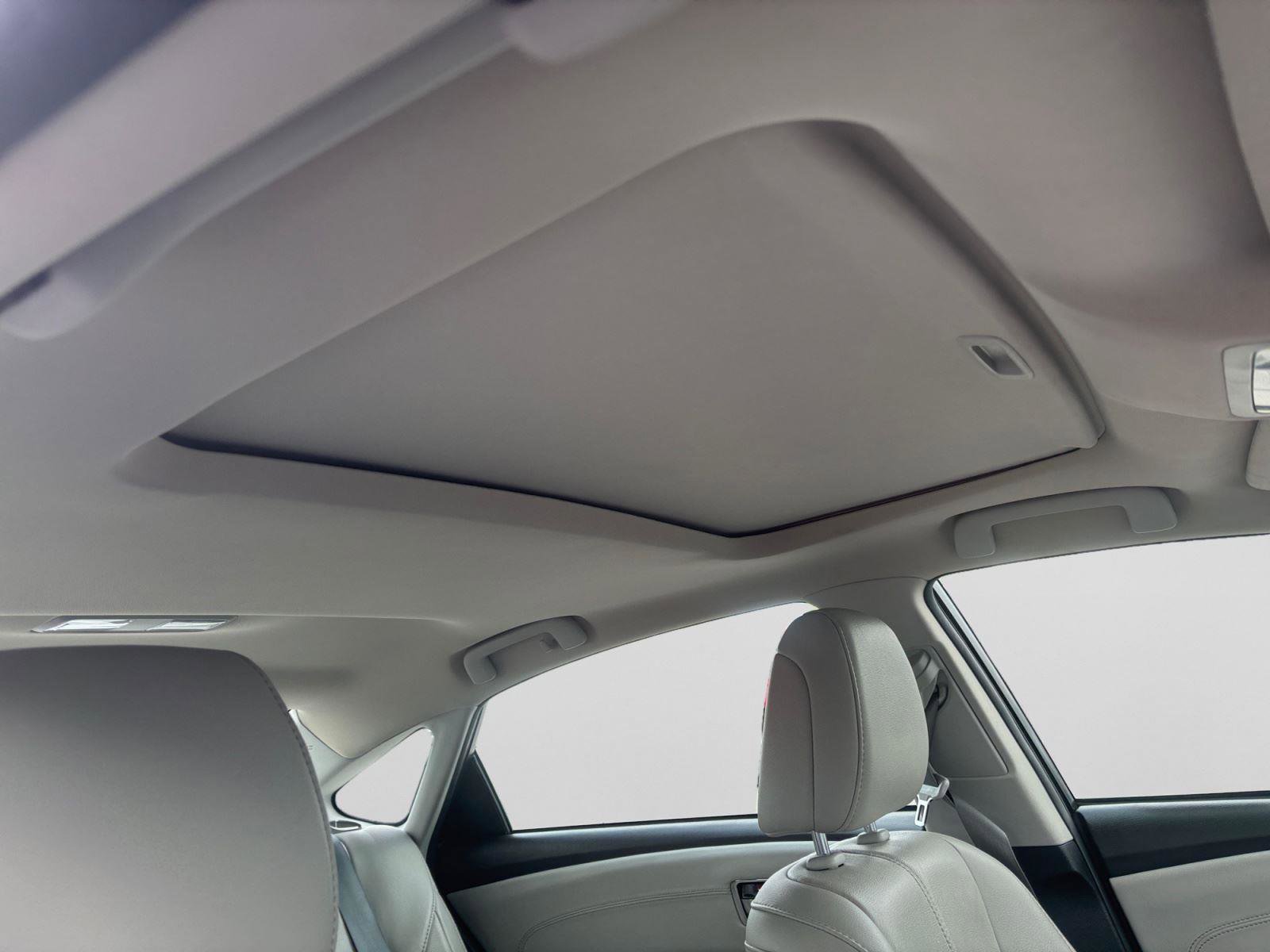 Used 2016 Toyota Avalon XLE Plus FWD image 18