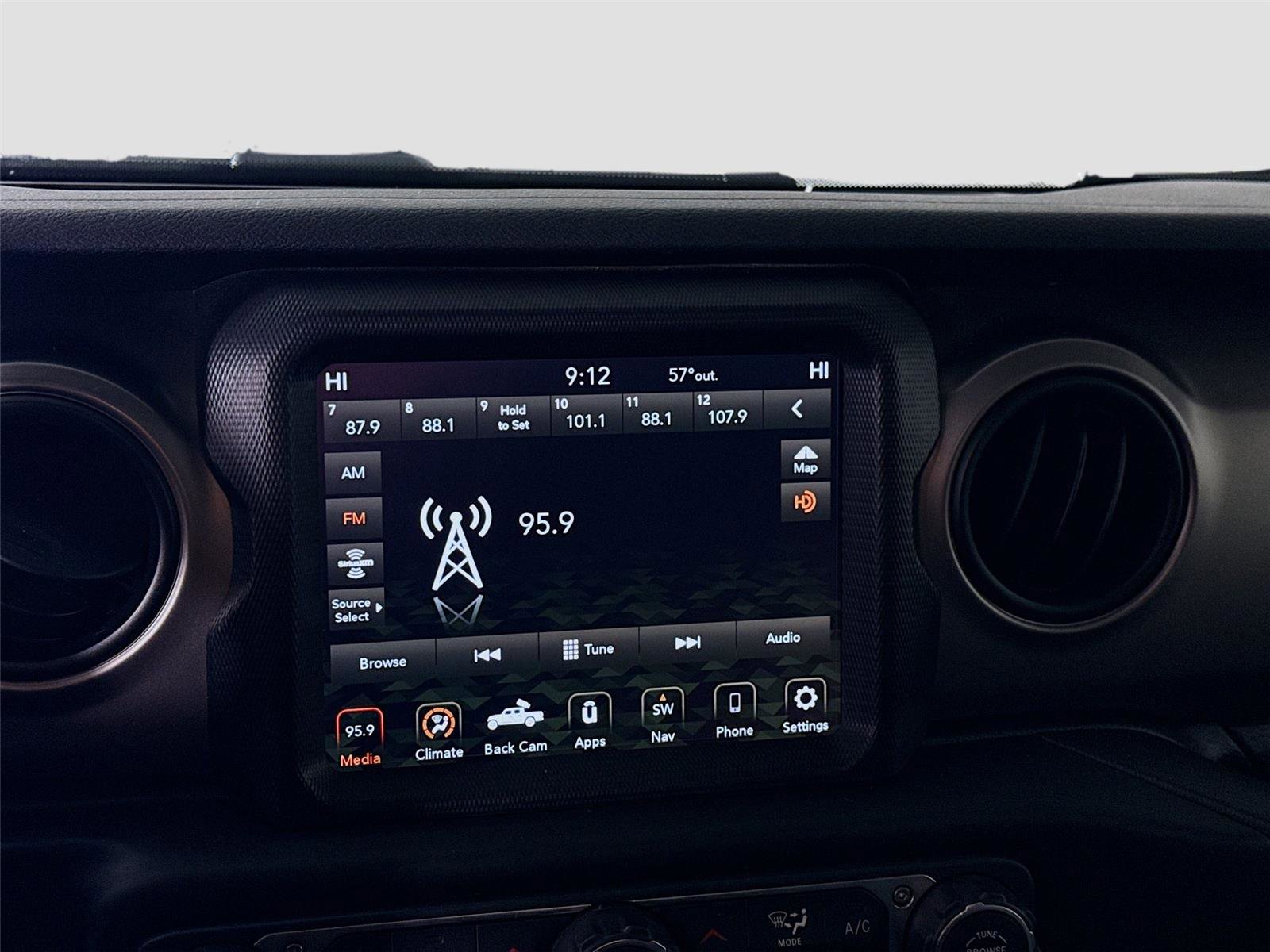 Used 2020 Jeep Gladiator Sport w/ Quick Order Package 24S image 9