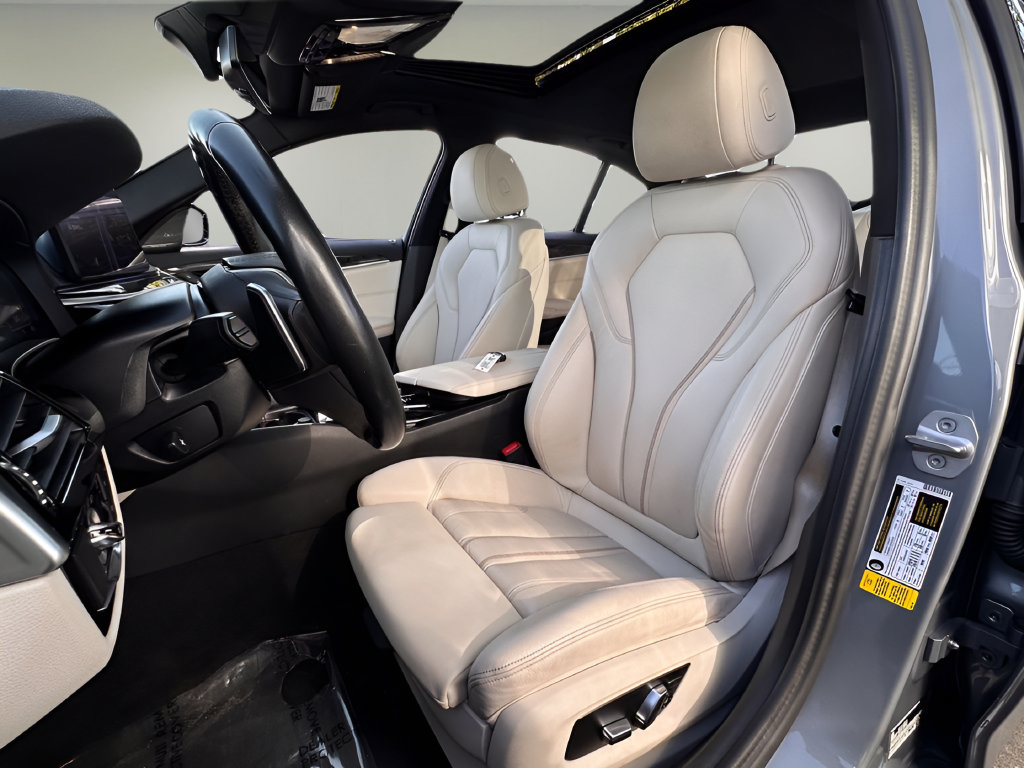 Used 2023 BMW 530i w/ Premium Package RWD image 5