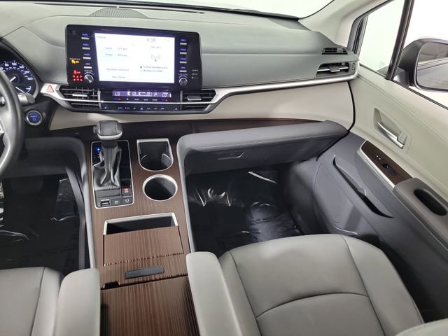 Used 2024 Toyota Sienna XLE FWD image 17