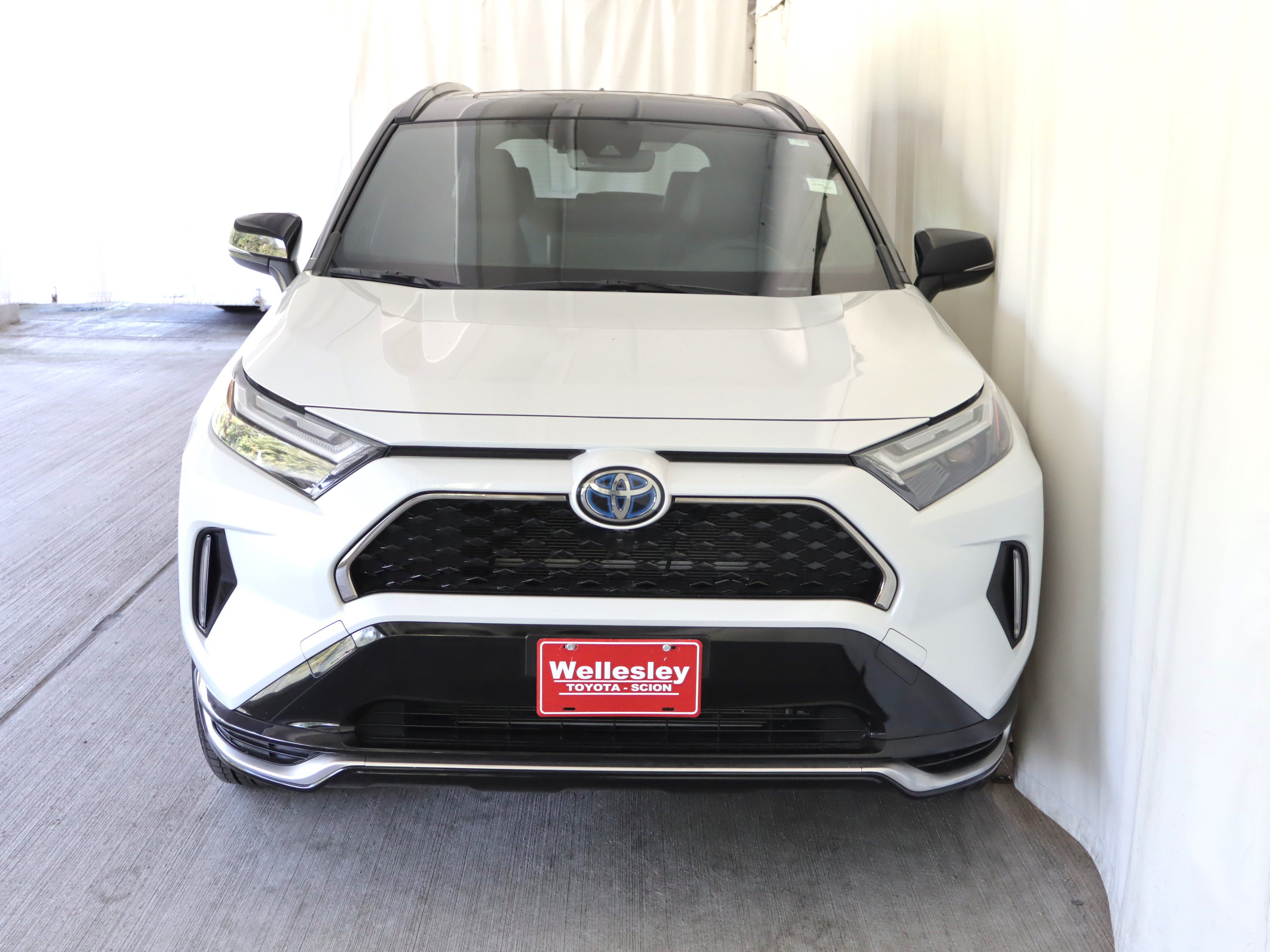 Used 2023 Toyota RAV4 XSE w/ Weather Package AWD/4WD image 4