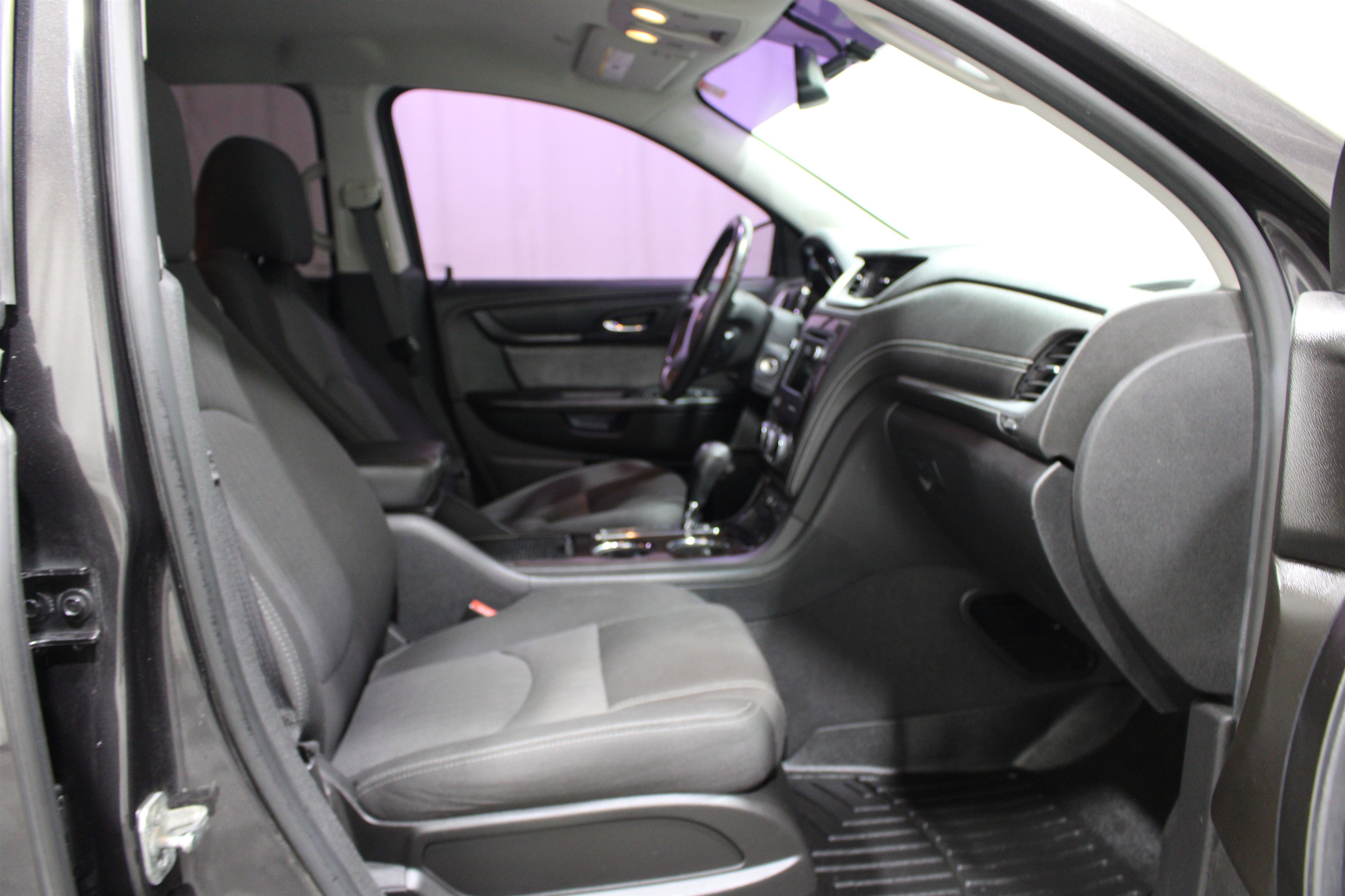 Used 2017 Chevrolet Traverse LT FWD image 23