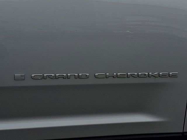 Used 2025 Jeep Grand Cherokee Limited image 32