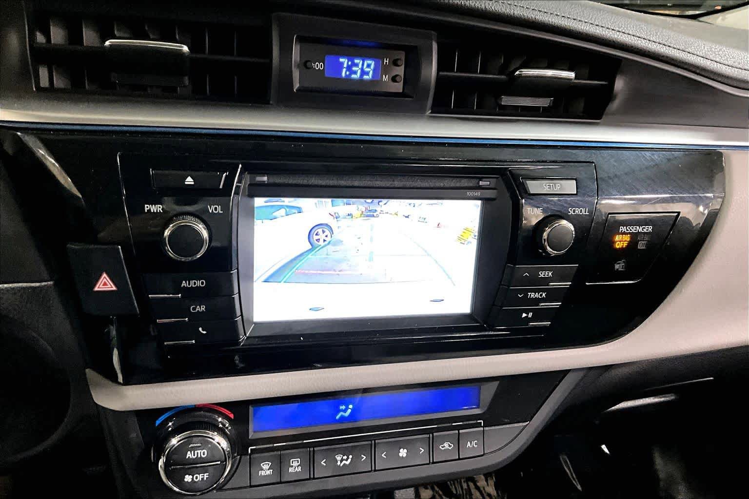 Used 2015 Toyota Corolla LE FWD image 27