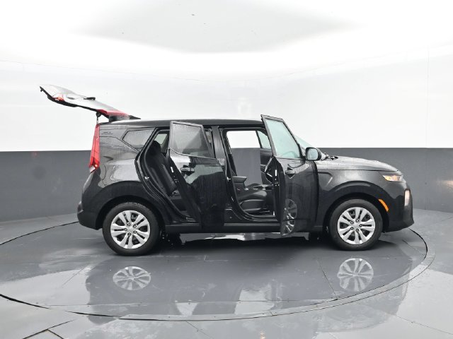 Used 2022 Kia Soul LX FWD image 27