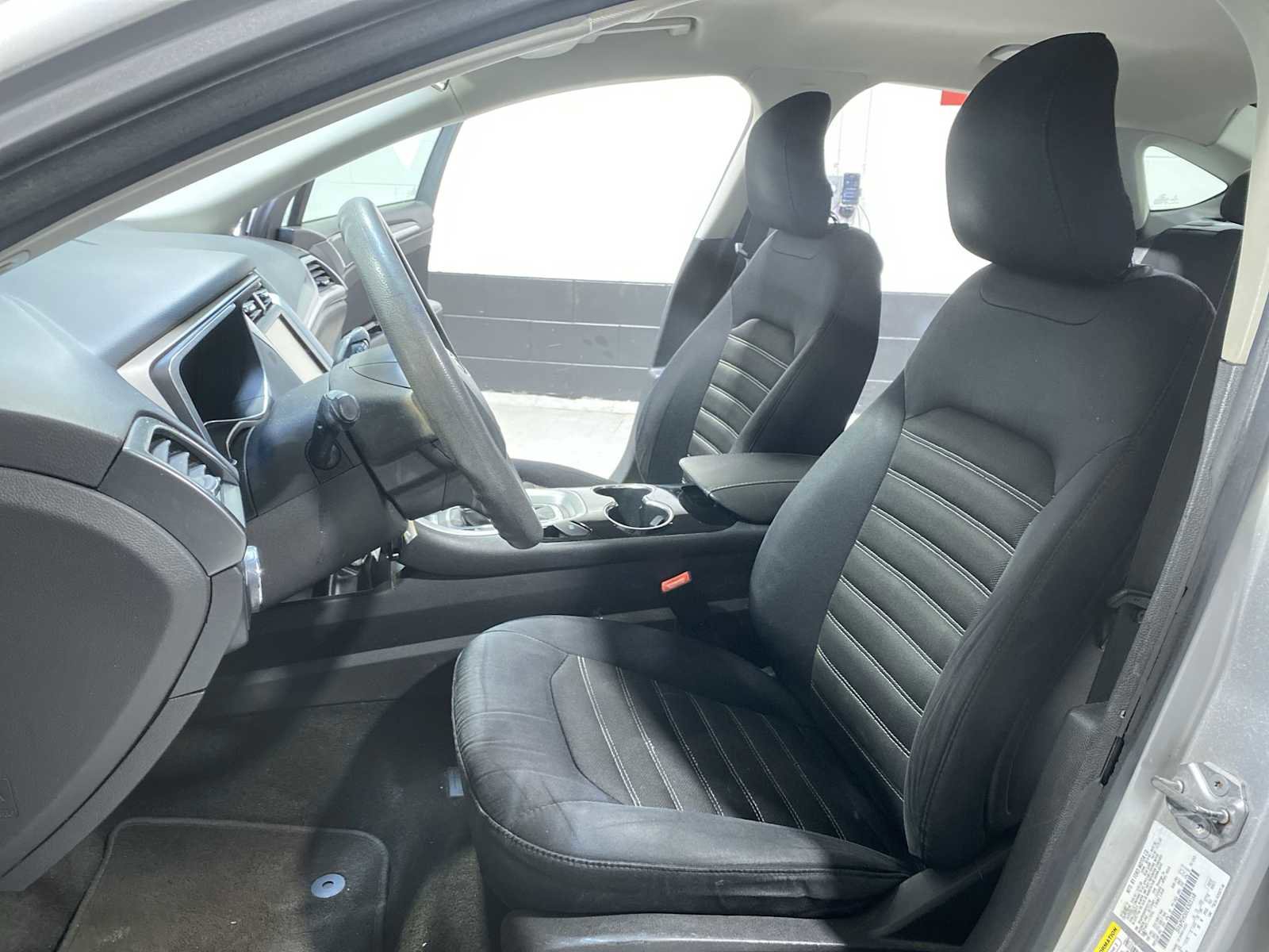 Used 2014 Ford Fusion SE FWD image 11