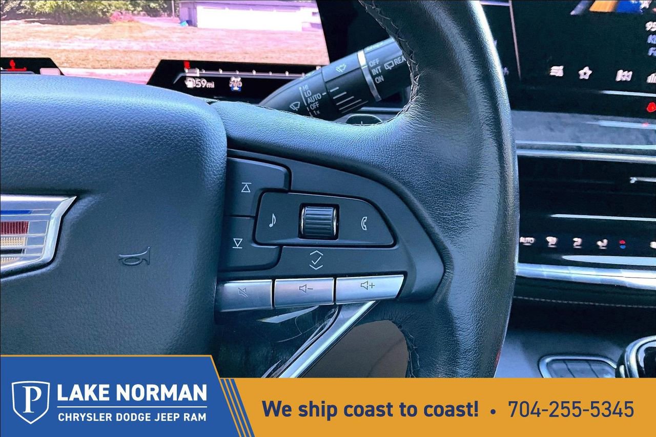 Used 2021 Cadillac Escalade Premium Luxury w/ LPO, Illumination Package AWD/4WD image 31