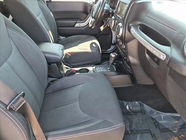 Used 2014 Jeep Wrangler Unlimited Rubicon w/ Connectivity Group AWD/4WD image 20