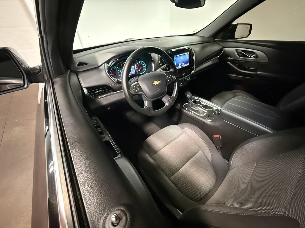 Used 2023 Chevrolet Traverse LT AWD/4WD image 2
