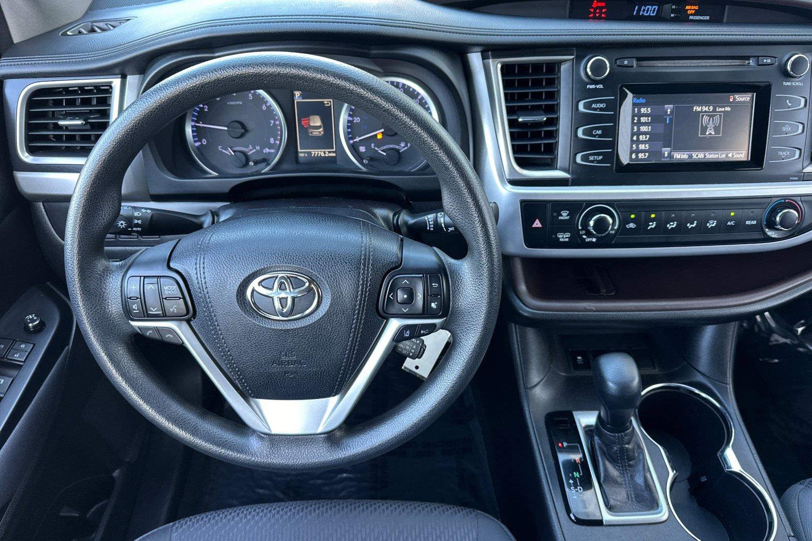 Used 2018 Toyota Highlander LE w/ Carpet Mat Package (TMS) image 13