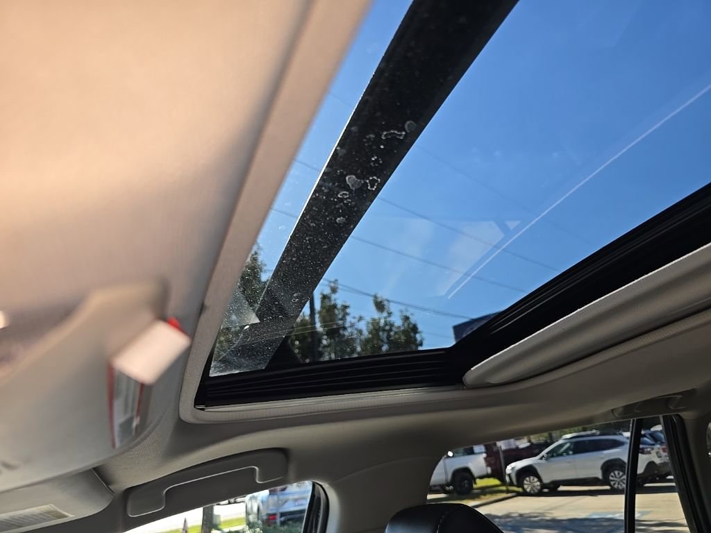 Used 2022 Toyota RAV4 XLE Premium image 13