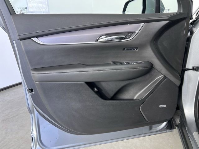 Used 2025 Cadillac XT6 Luxury image 23