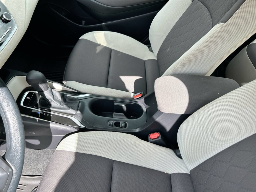 Used 2025 Toyota Corolla LE FWD image 27