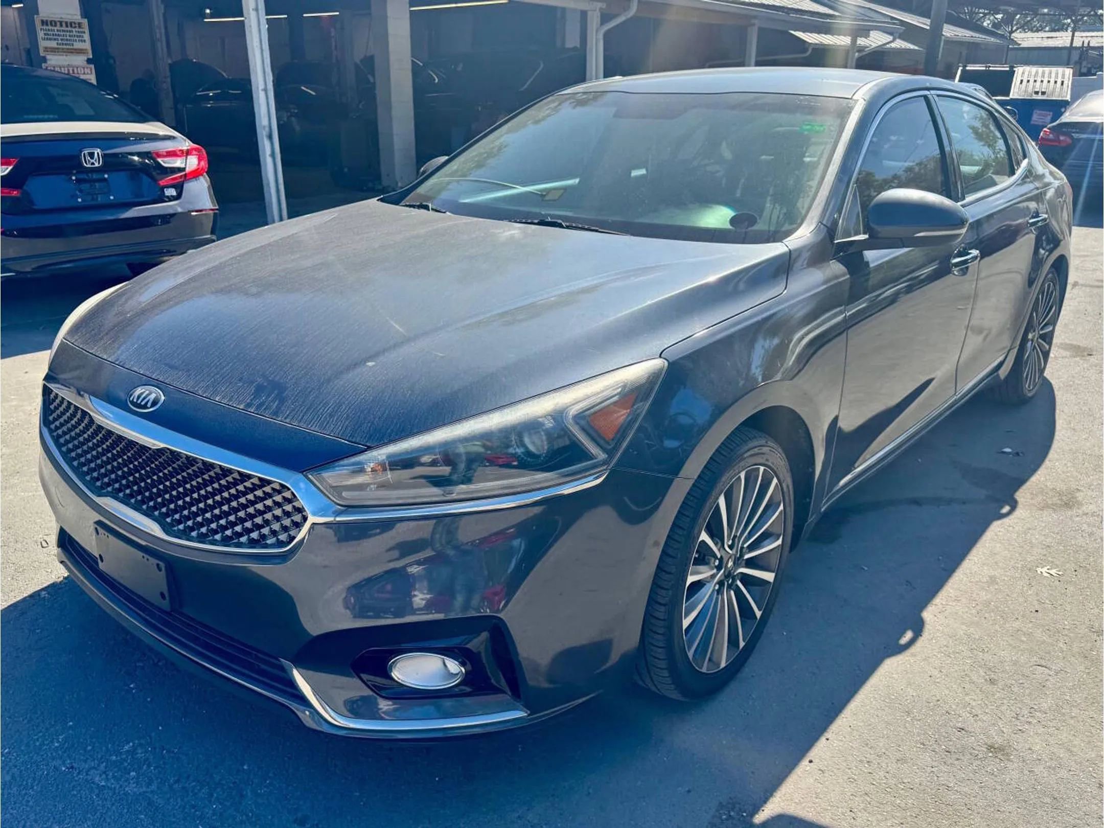Used 2018 Kia Cadenza Premium image 18