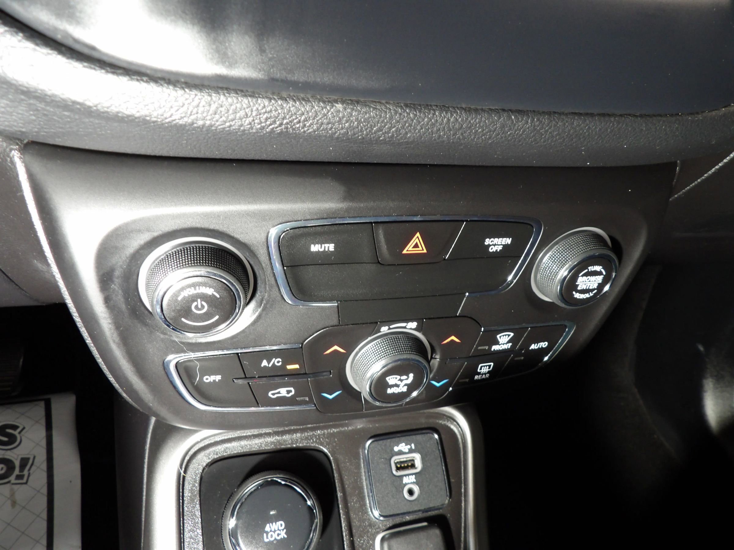 Used 2020 Jeep Compass Latitude AWD/4WD image 15