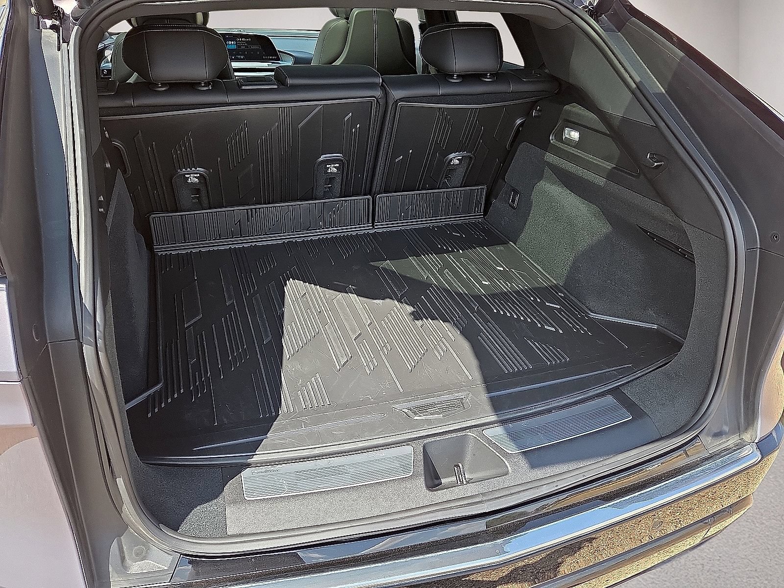 Used 2024 Cadillac Lyriq Luxury w/ LPO, Floor Liner Package AWD/4WD image 17