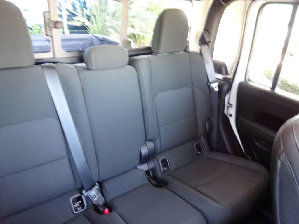 Used 2022 Jeep Gladiator Sport AWD/4WD image 17