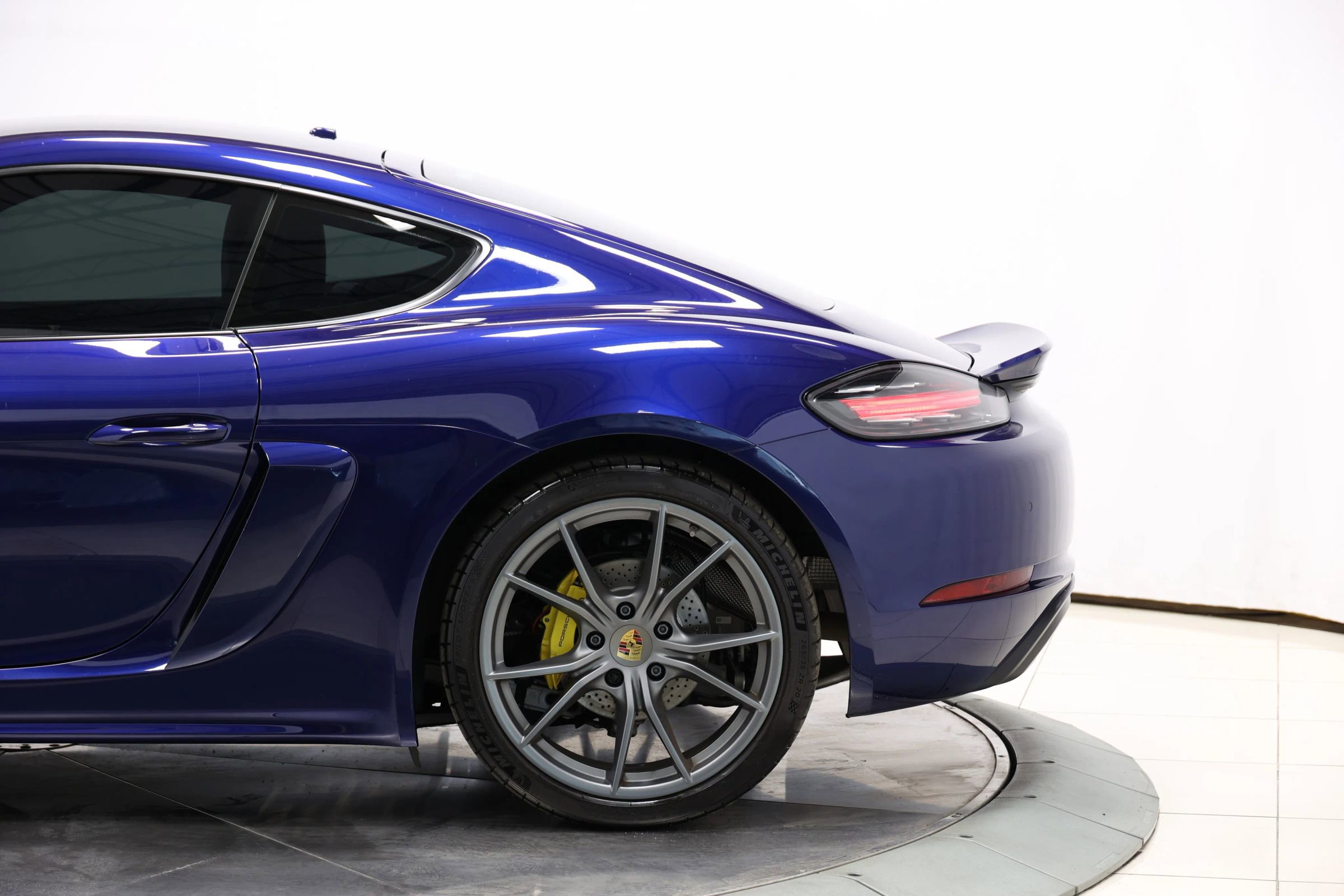 Used 2021 Porsche 718 Cayman RWD image 10