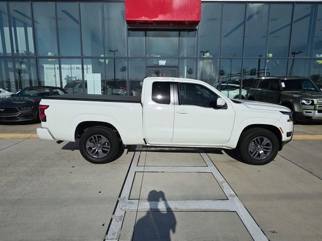 Used 2025 Nissan Frontier SV RWD image 3