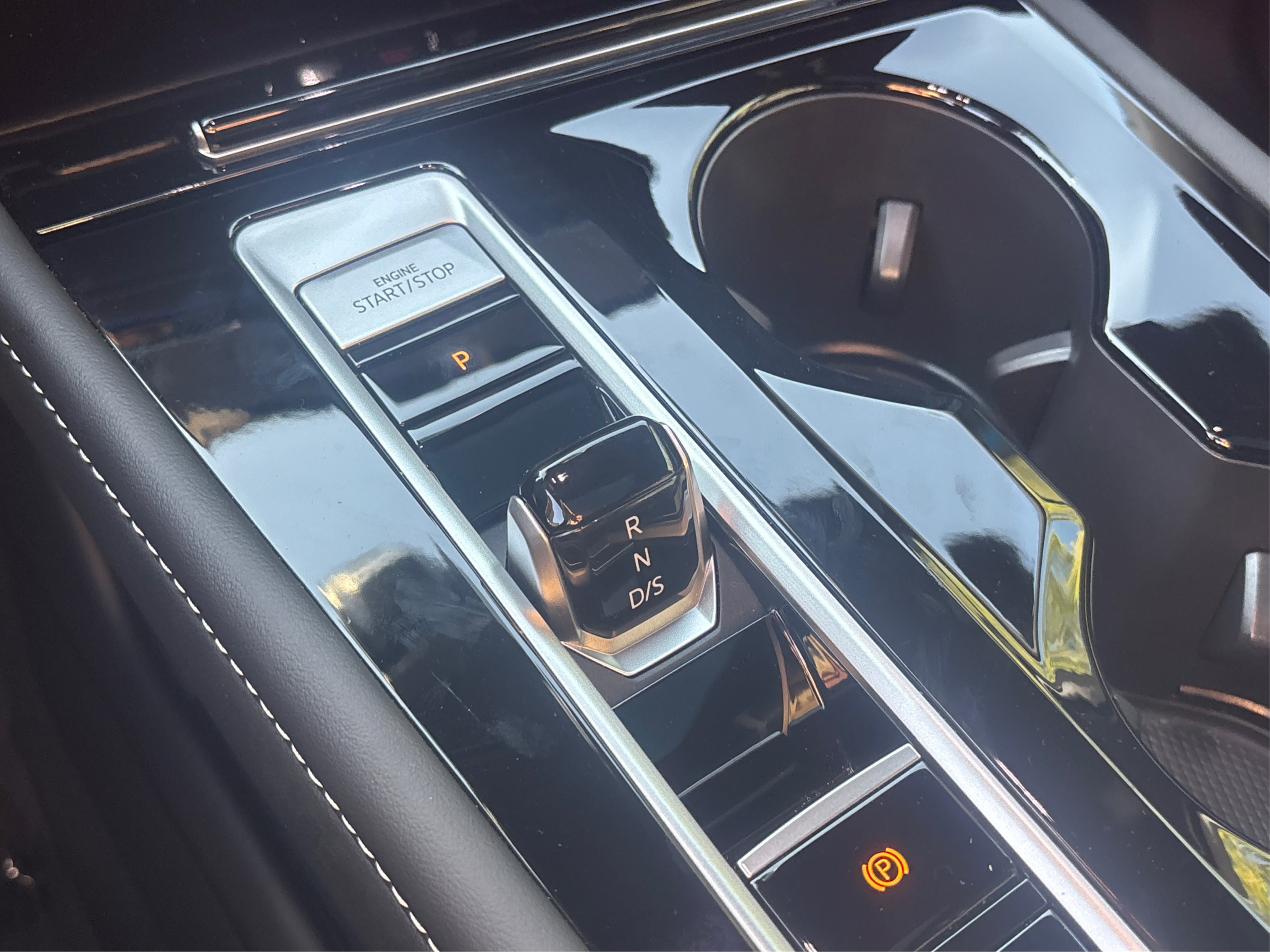 Used 2025 Volkswagen Atlas Cross Sport SEL Premium R-Line image 60