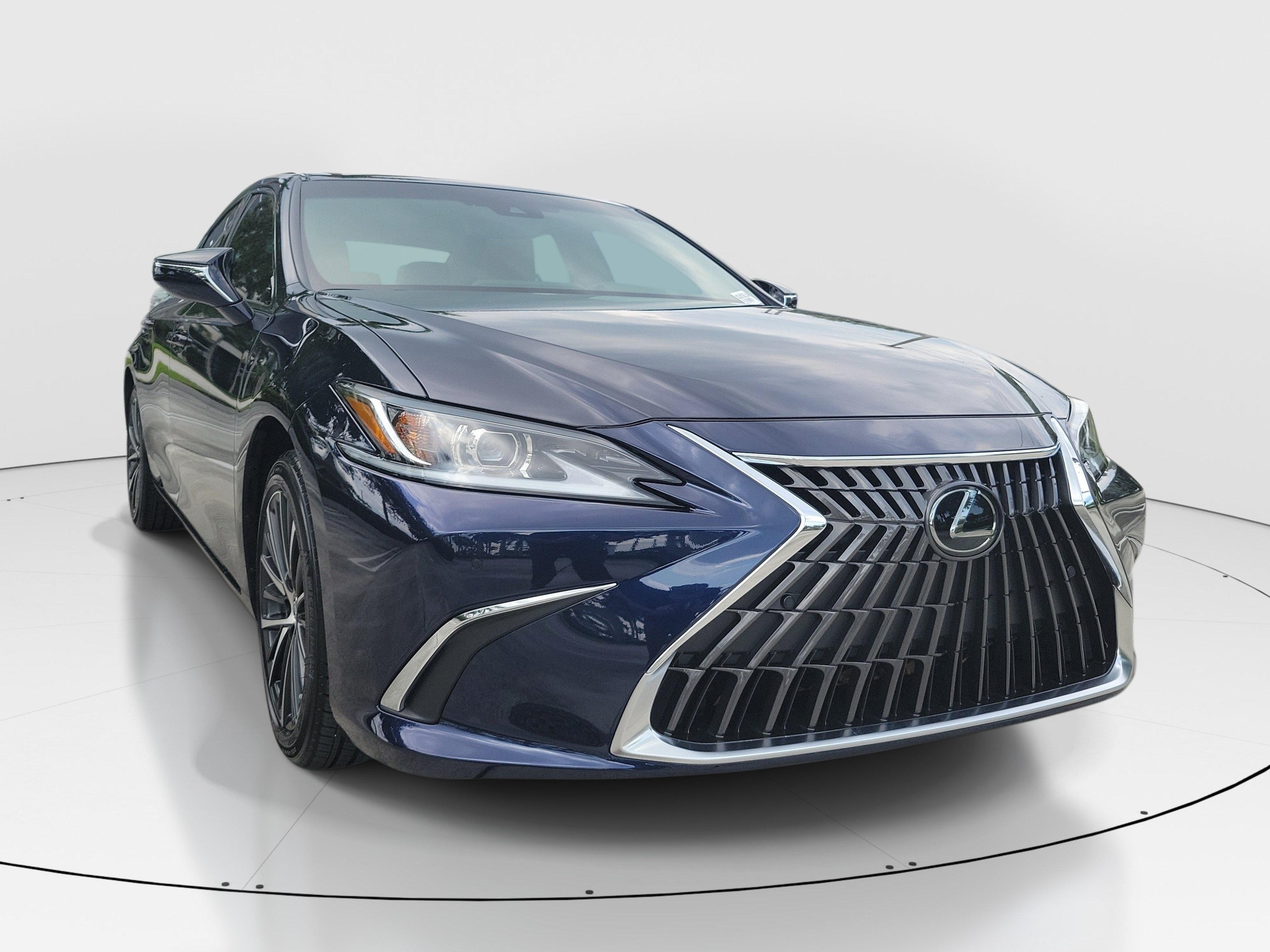 Used 2024 Lexus ES 350 w/ Premium Package FWD image 2