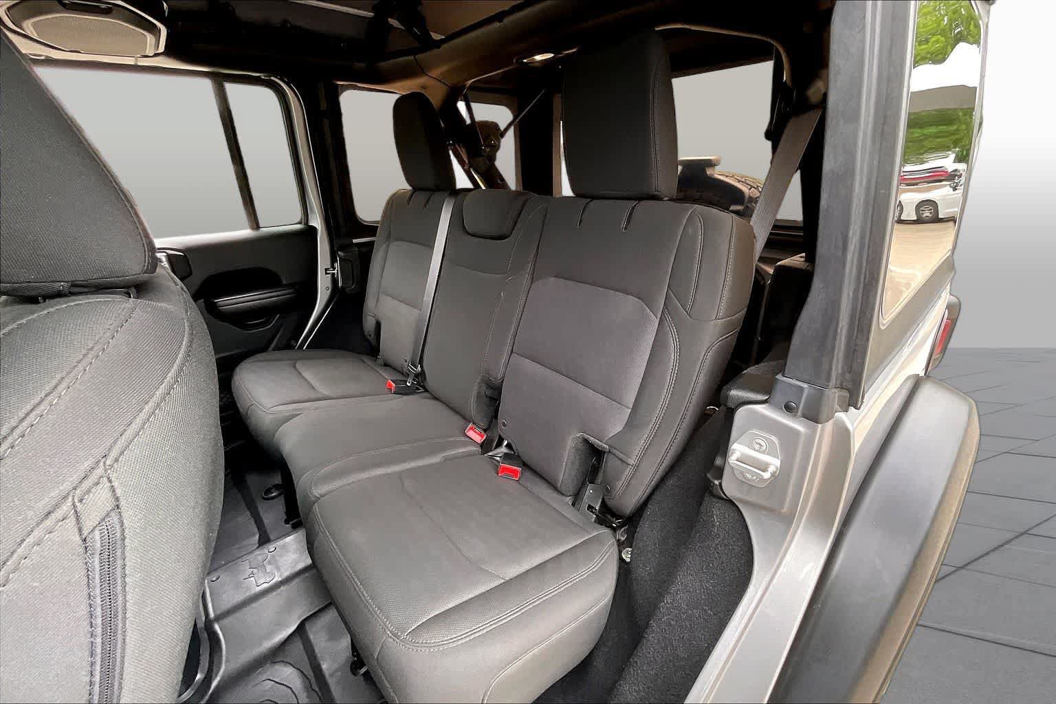 Used 2018 Jeep Wrangler Unlimited Sport S AWD/4WD image 19