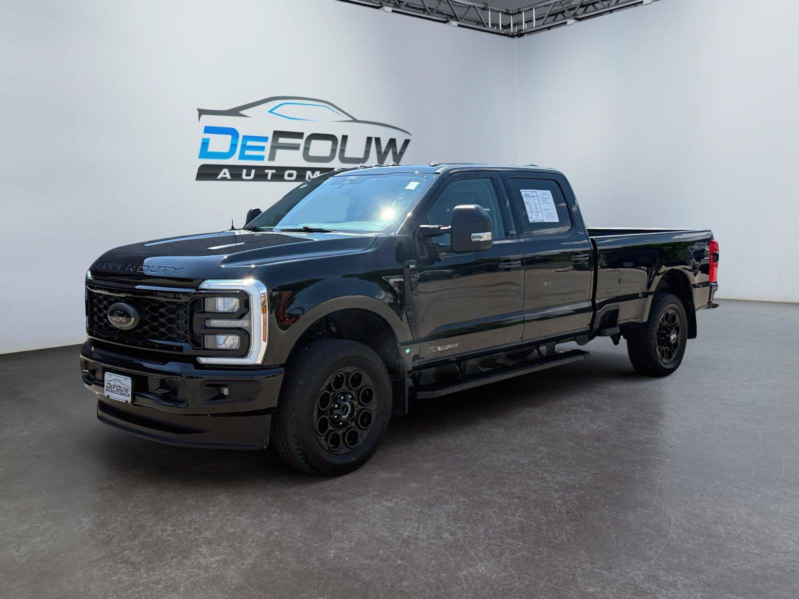 Used 2025 Ford F250 XLT w/ Black Appearance Package AWD/4WD image 7