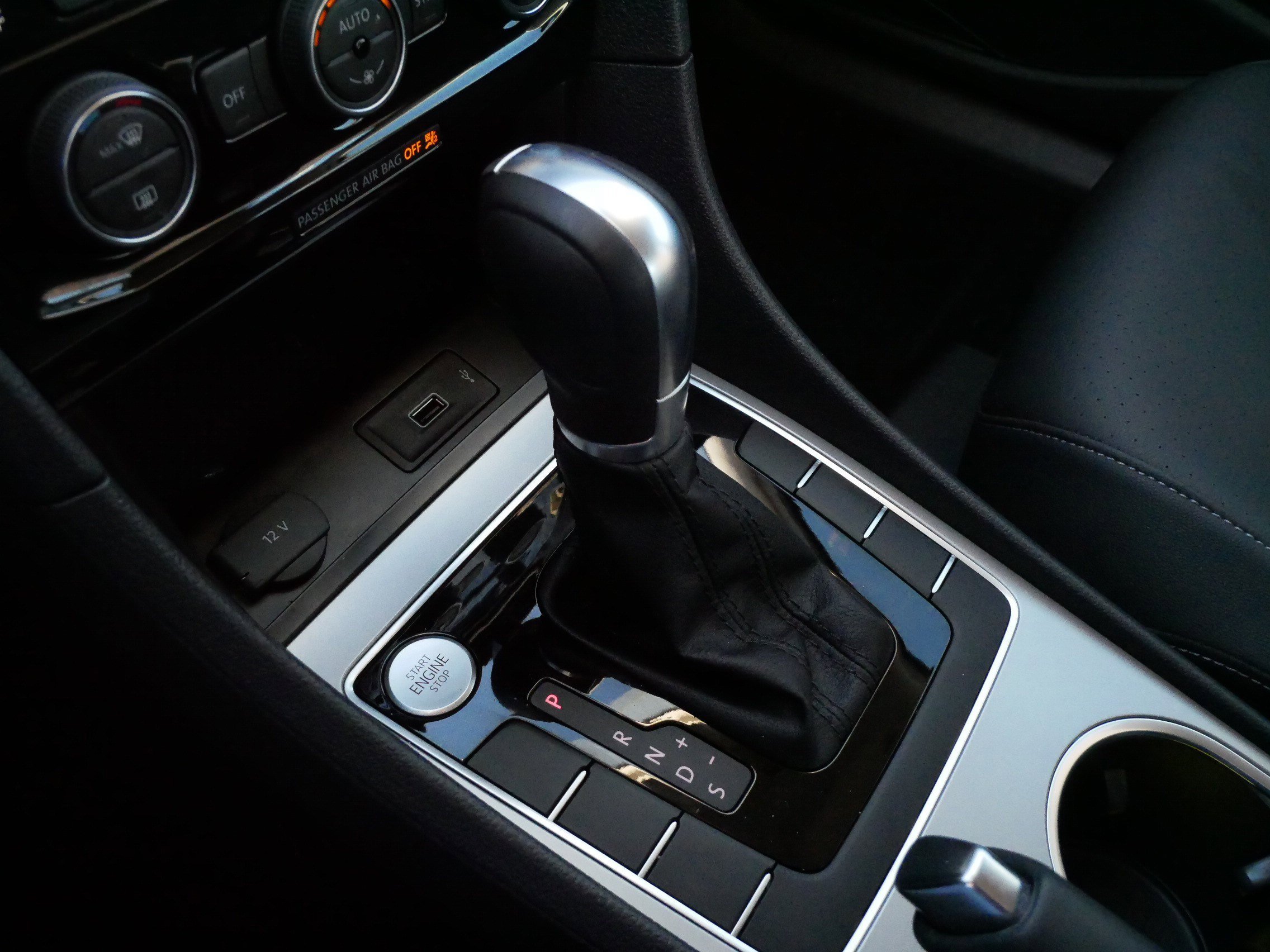 Certified 2020 Volkswagen Passat 2.0T SE w/ Sunroof Package image 24