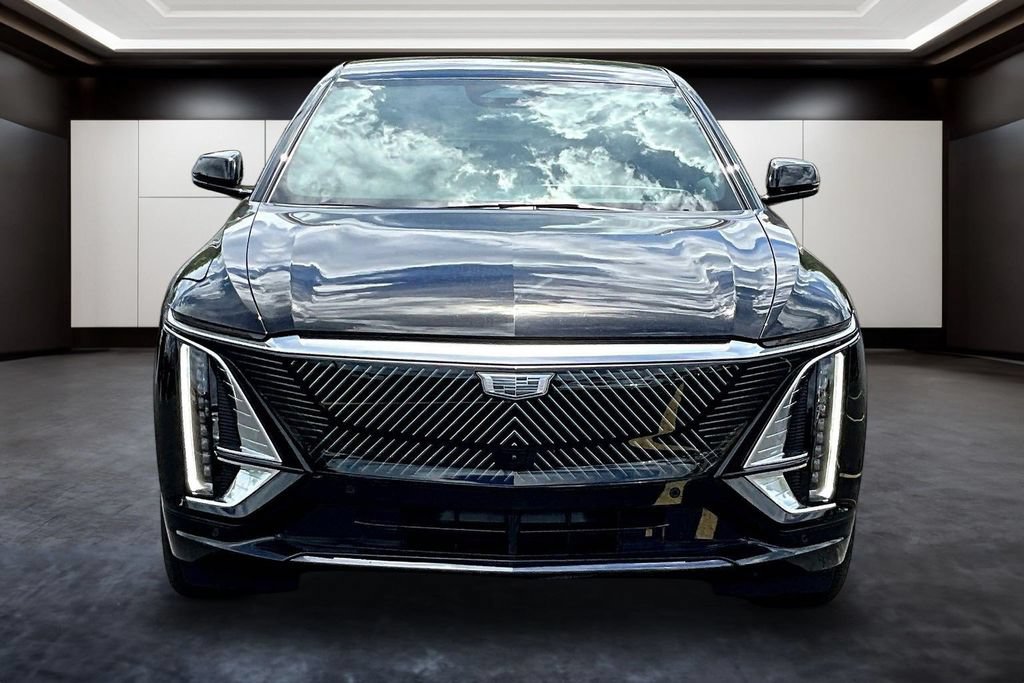 Certified 2024 Cadillac Lyriq Luxury AWD/4WD image 2