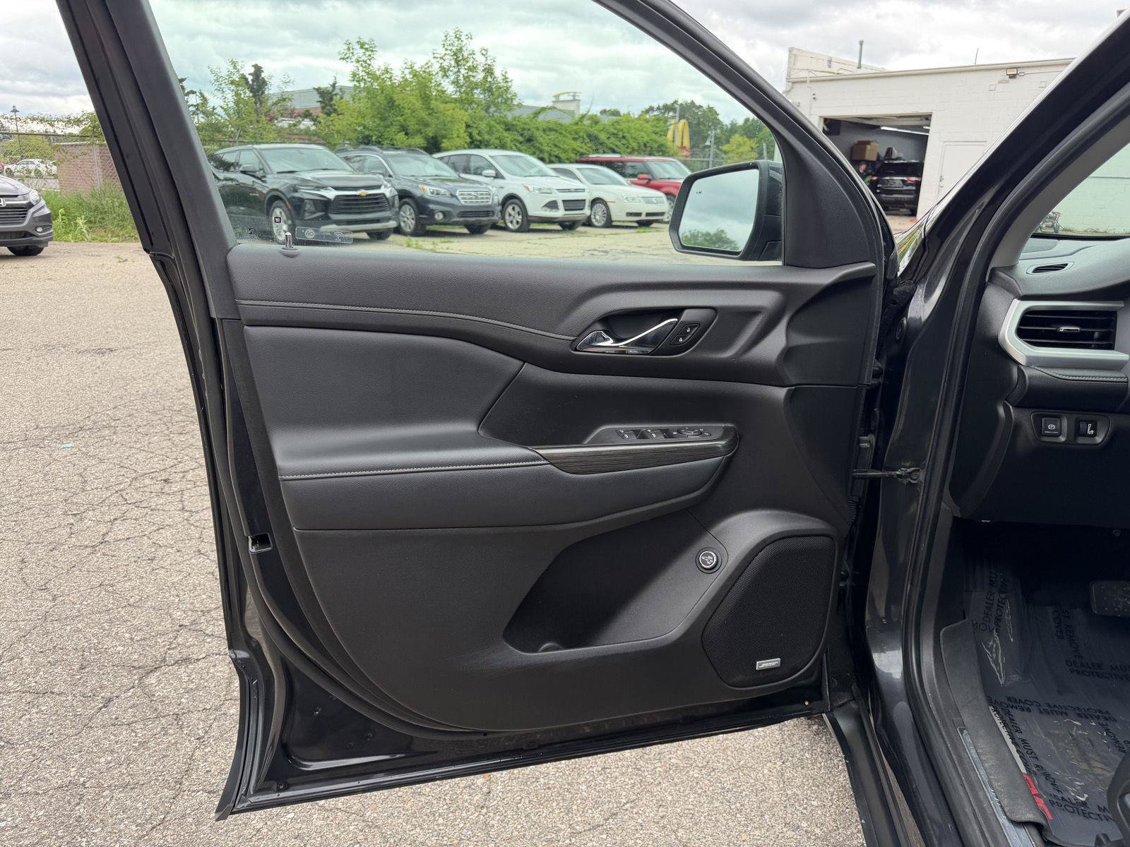 Used 2020 GMC Acadia SLT w/ LPO, Floor Liner Package AWD/4WD image 11
