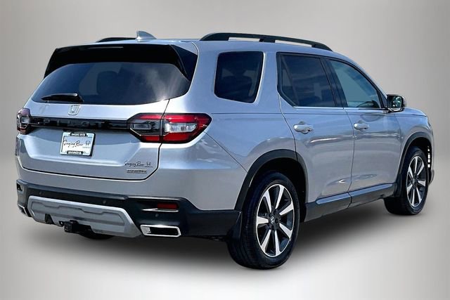Used 2025 Honda Pilot Touring image 5
