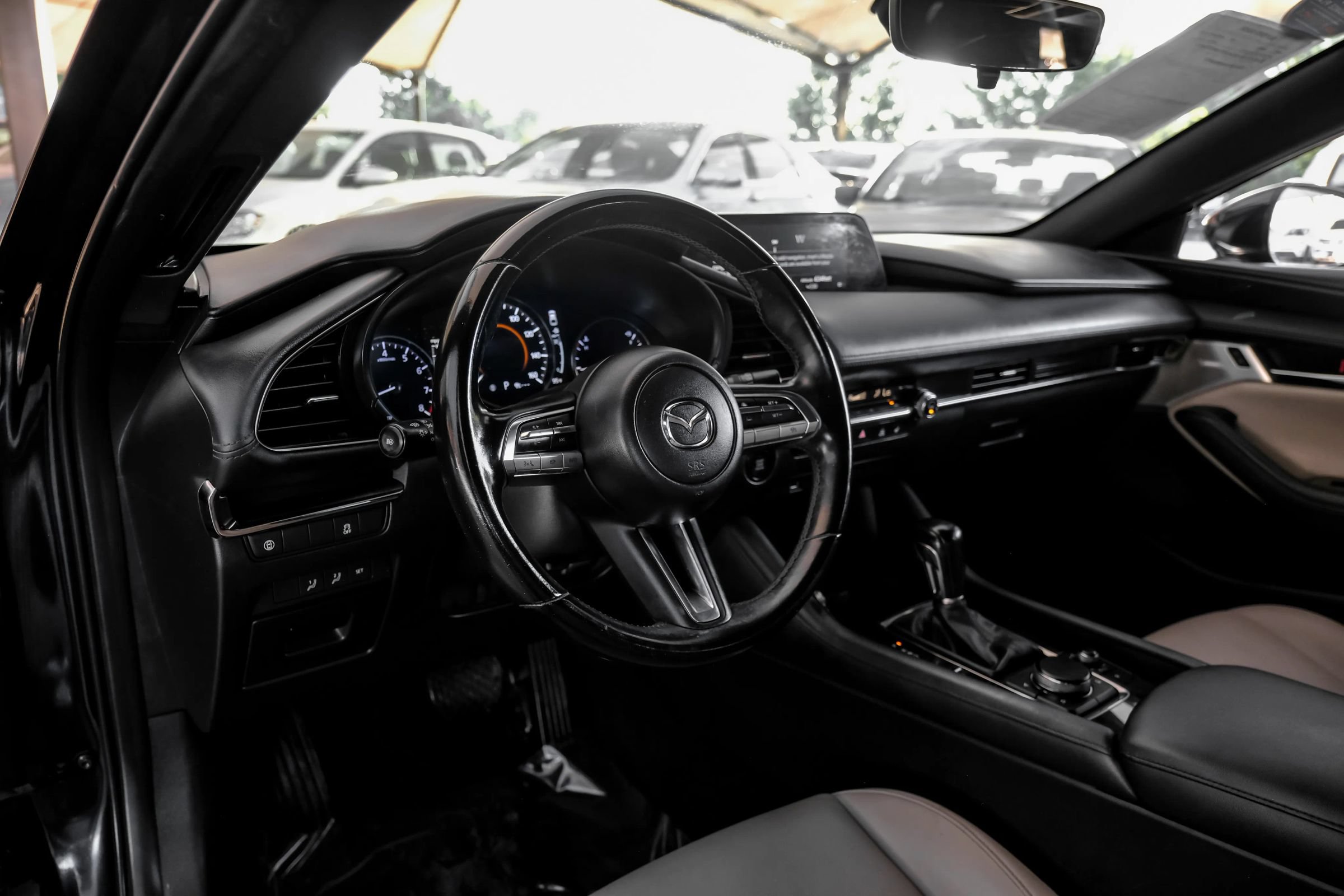 Used 2020 MAZDA MAZDA3 Hatchback w/ Preferred Package FWD image 3