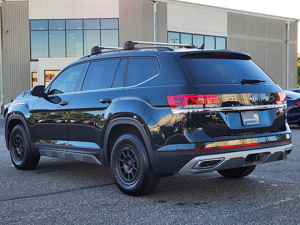 Used 2021 Volkswagen Atlas SE w/ Towing Package AWD/4WD image 9