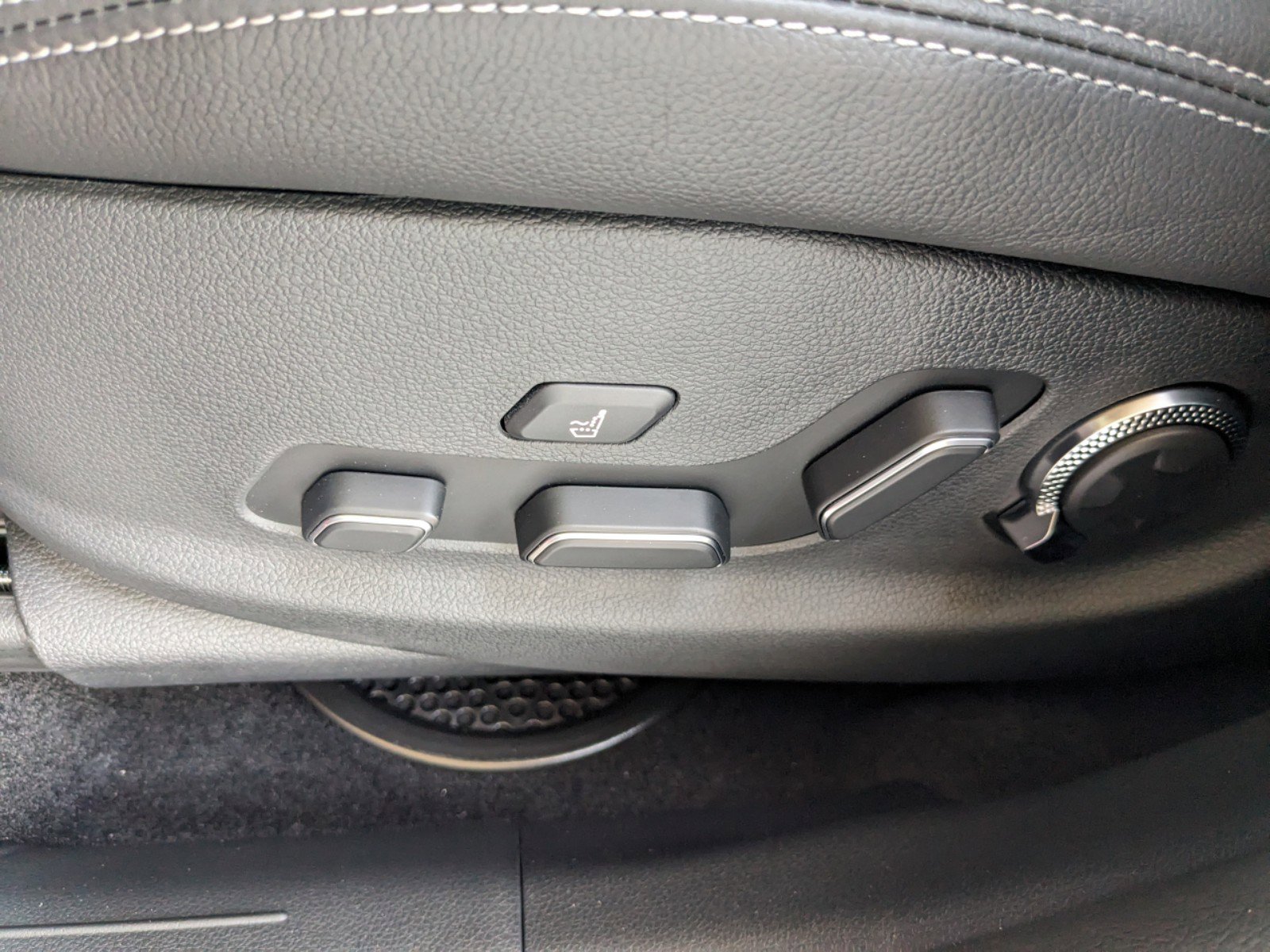 Used 2024 Genesis GV70 3.5T Sport image 18