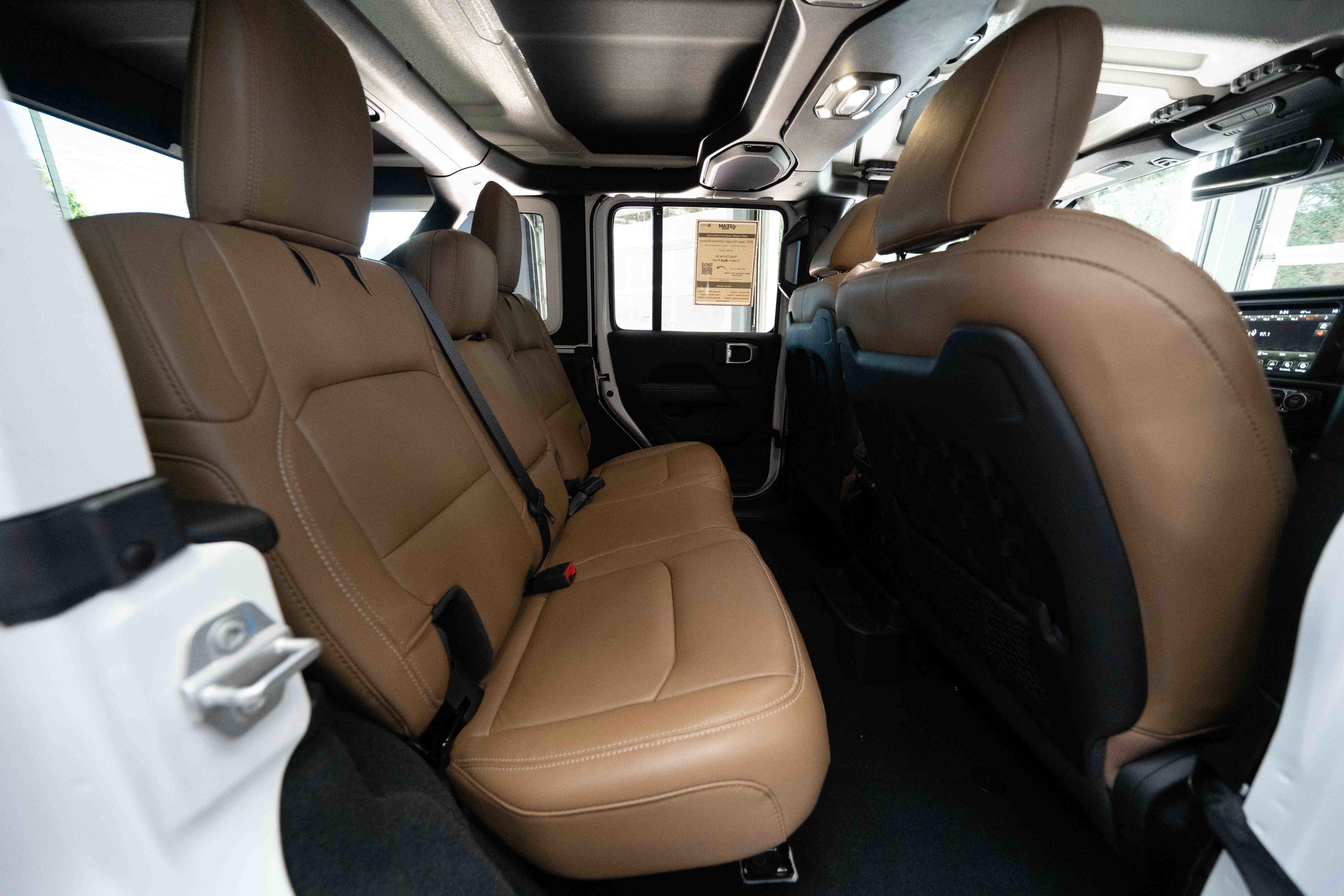 Used 2022 Jeep Wrangler Unlimited Rubicon w/ Xtreme Recon 35" Tire Package image 25