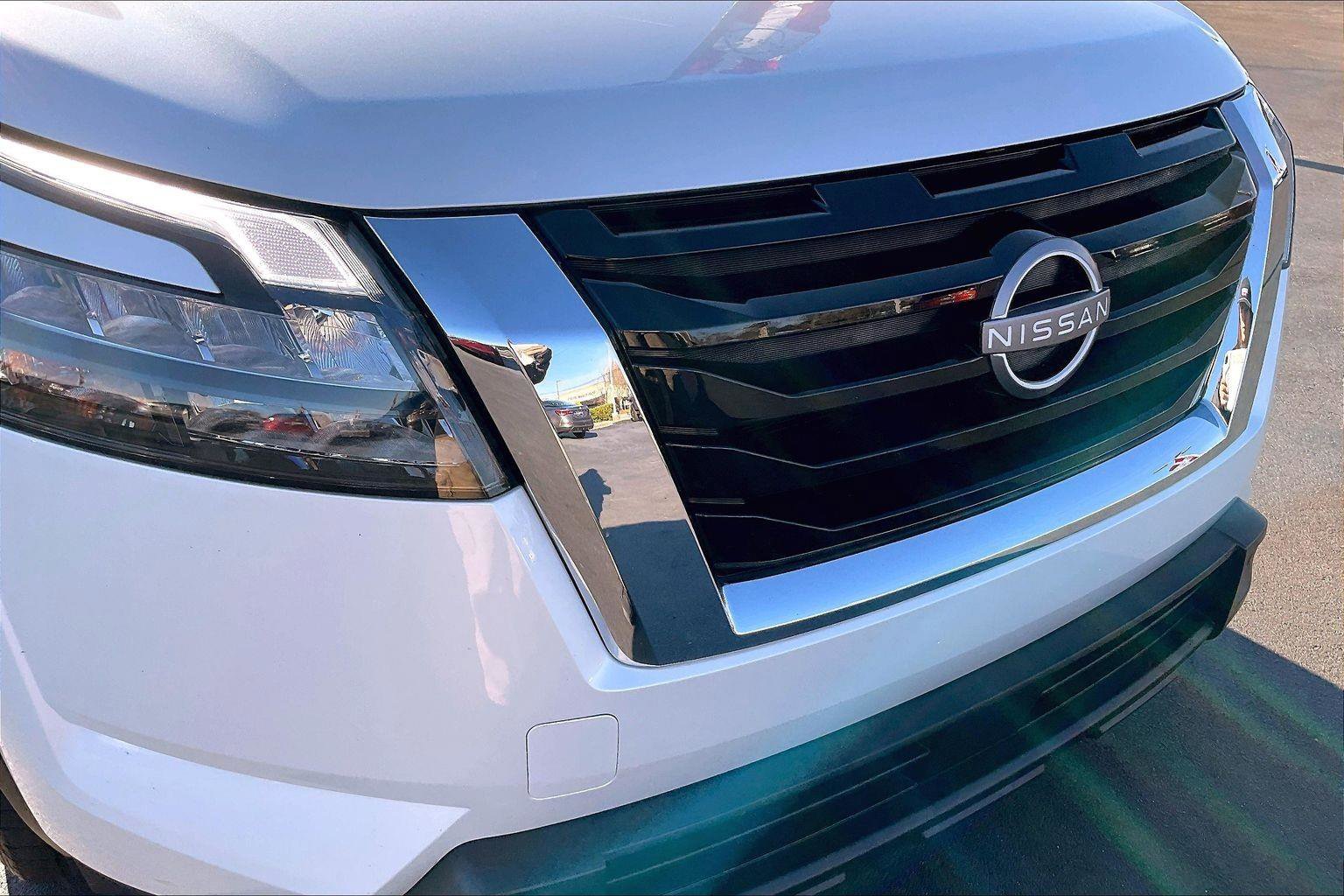 Used 2025 Nissan Pathfinder SV w/ SV Premium Package image 29