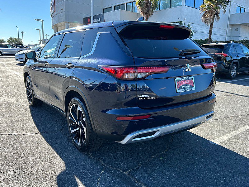 Used 2024 Mitsubishi Outlander AWD image 3