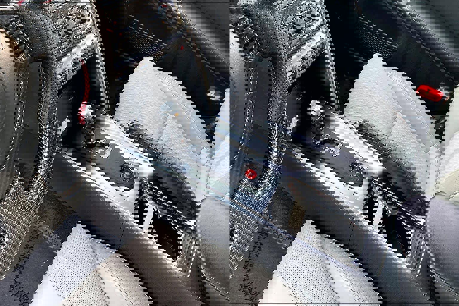 Used 2010 Nissan GT-R Premium image 14