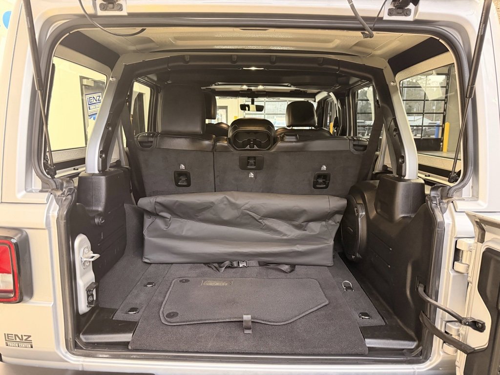 Used 2023 Jeep Wrangler Unlimited Sahara image 7